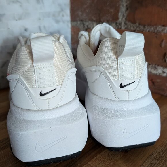 NWT Nike Air Max Verona Summit Shoes White with Red Swoosh Sz. 7 - Picture 4 of 5